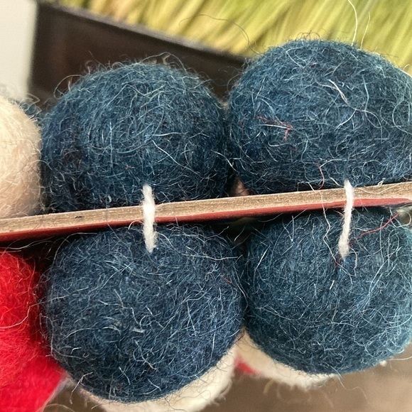 RED, WHITE AND BLUE AMERICANA 6 FT. FELT BALL GARLAND - Picture 5 of 7